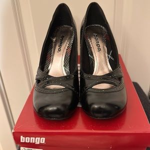 NWT BLACK BONGO HEELS